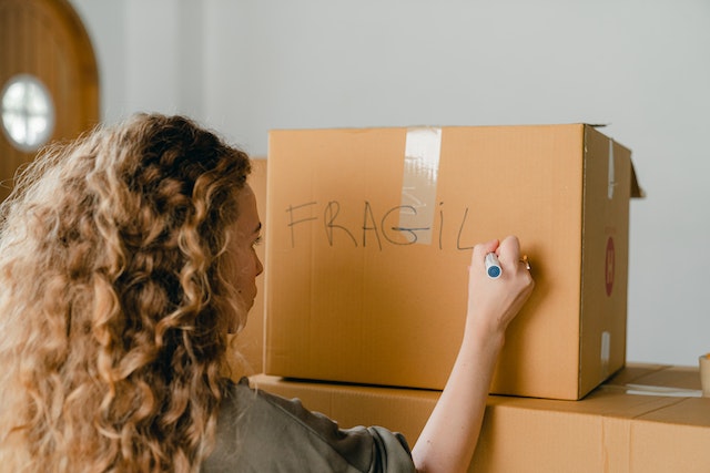 HOW TO PROTECT FRAGILE ITEMS WHEN PACKING FOR A MOVE: A STEP-BY-STEP GUIDE