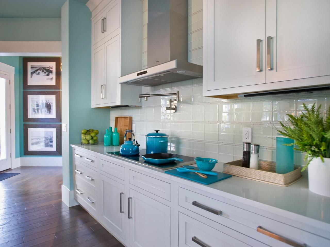 Aesthetics & Functionality: Why Subway Tiles are Ideal for Kitchen Remodels