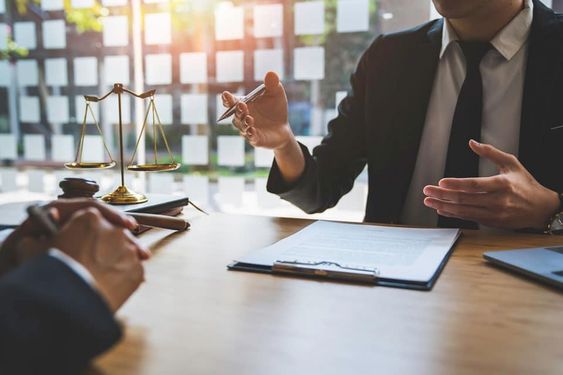 Navigating the Legal Landscape: The Importance of Consulting a Lawyer for Legal Advice